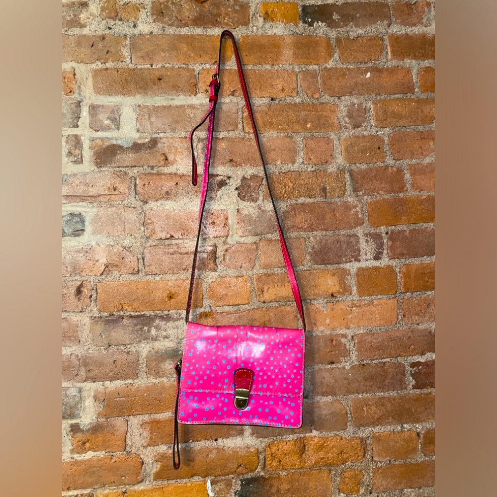 Patricia Nash Spring/Summer crossbody bag. Pink or Blue?! Why not pink & blue! ✨